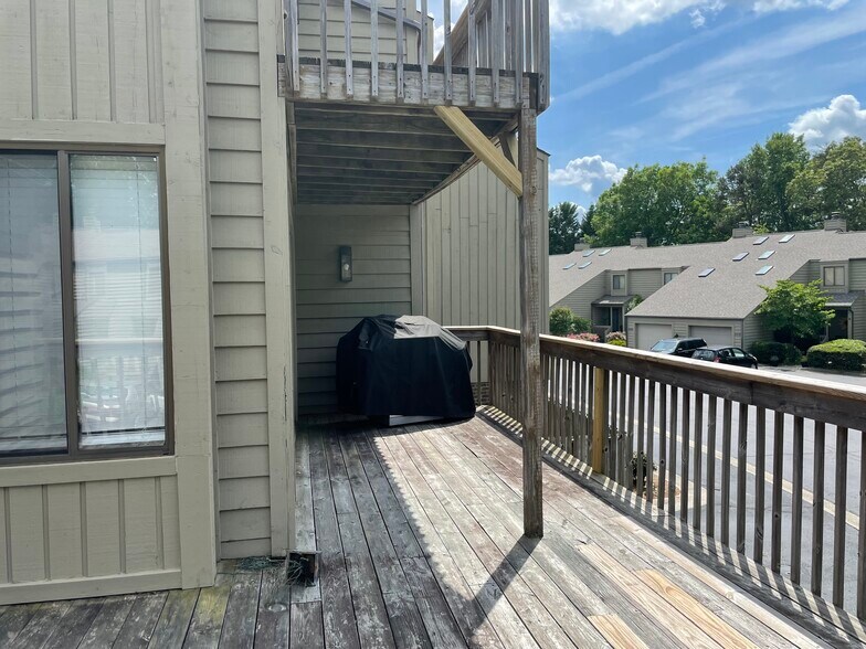 Building Photo - 2425 Cypress Ct