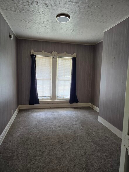 Building Photo - 118 Linden Ave