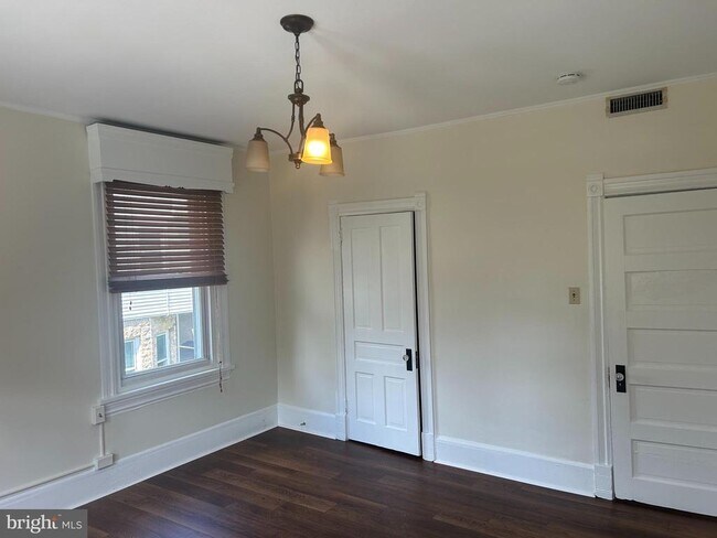 Building Photo - 209 Grayling Ave