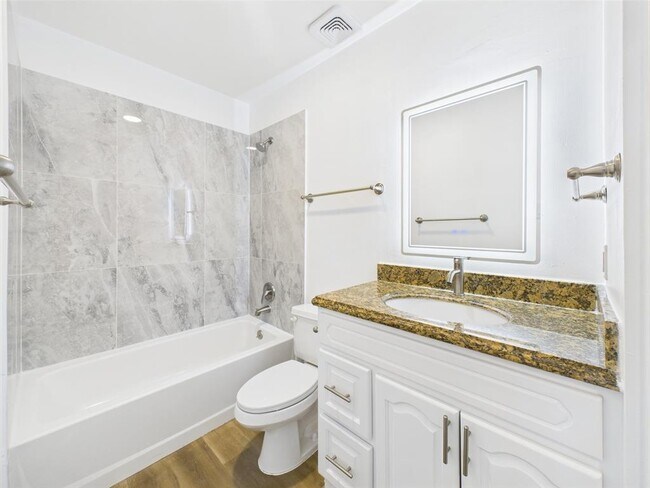 Building Photo - 10380 Briar Forest Dr