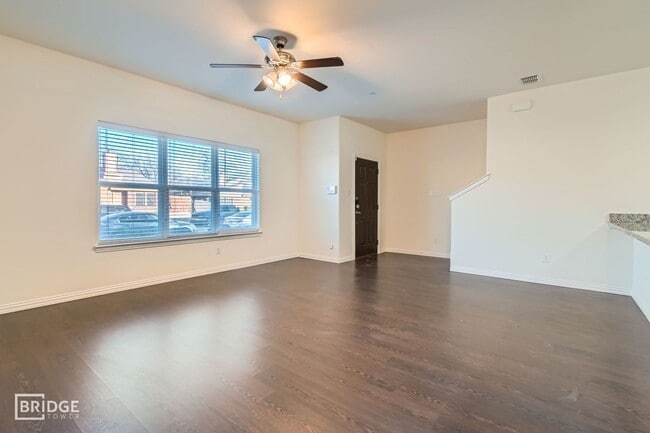 Building Photo - 1341 Lakecrest Ln