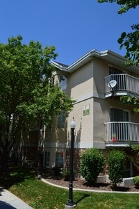 Building Photo - Country Woods Condo