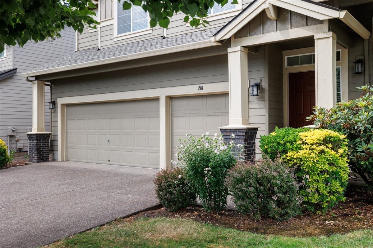 3 Car Garage - 281 N Royal Oak St