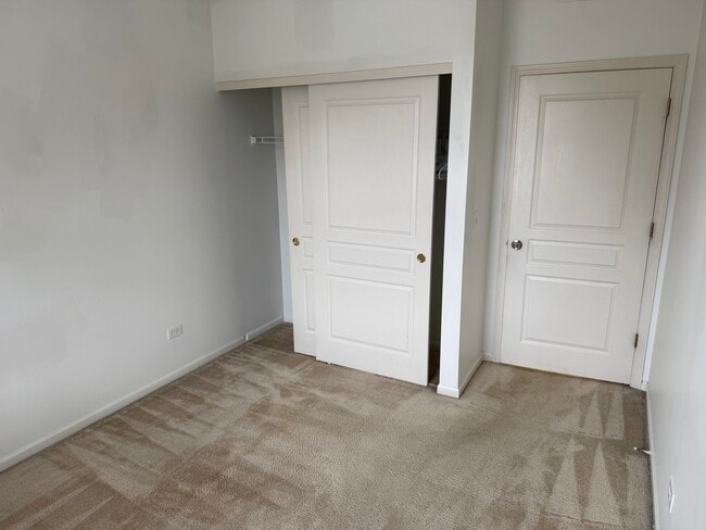 Building Photo - 111 W Chatham Ln