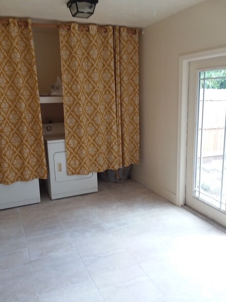 Big laundry room - 12126 Gibbs Rd