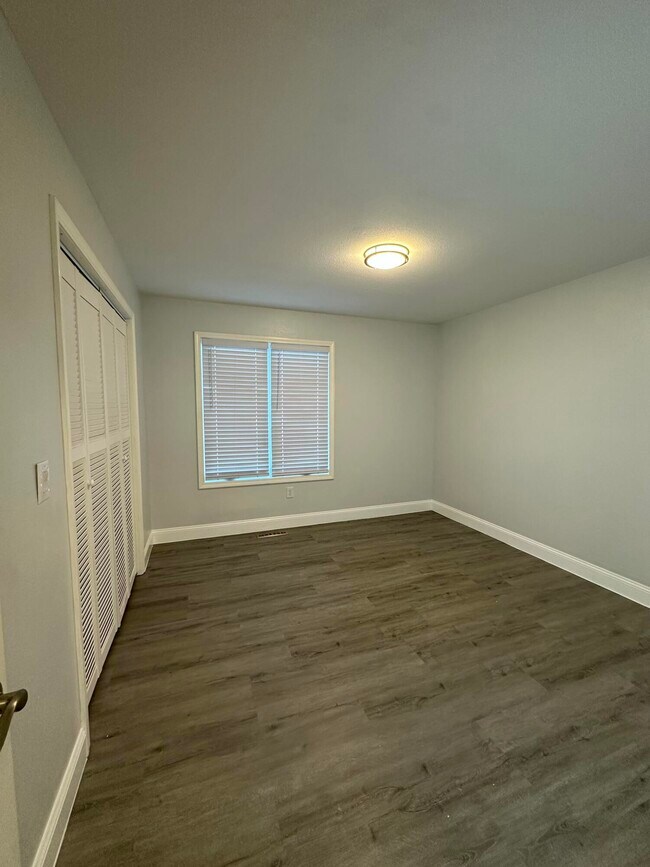 Building Photo - 8890 W Farm Rd 104