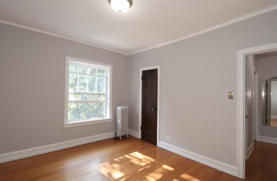 Master bed view - 224 N Oak Park Ave