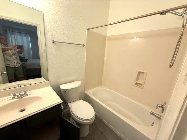 Building Photo - 6019 Greenpark Manor Ln