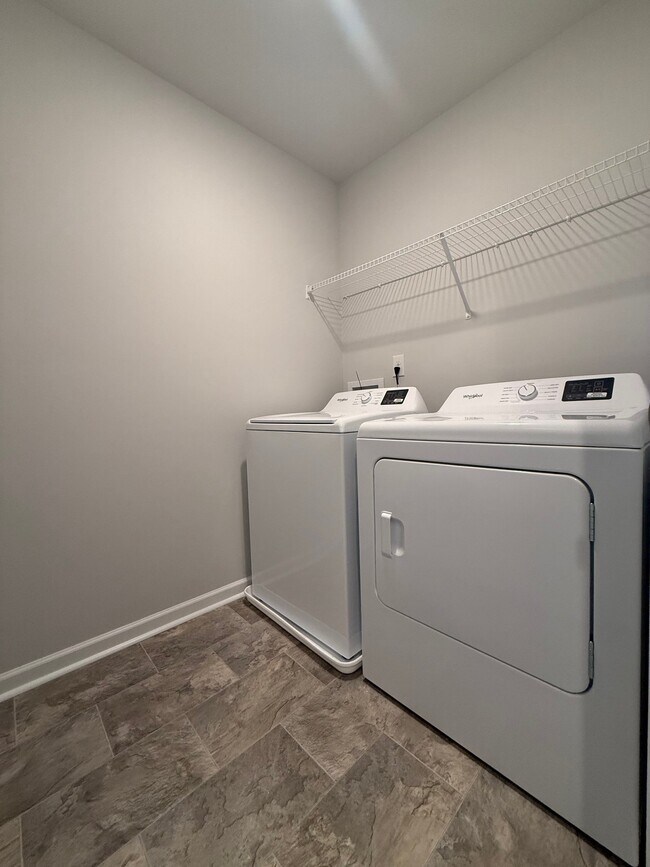 Building Photo - 4919 Sandringham Ln