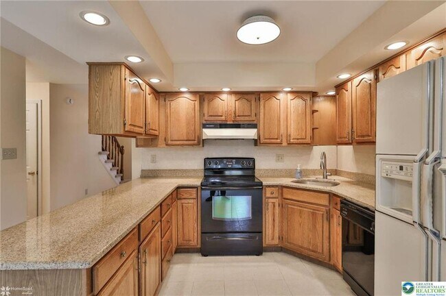 Building Photo - 4059 Wedgewood Rd