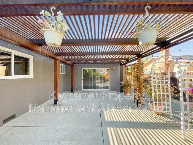 Building Photo - 1718 Vista Glen Dr