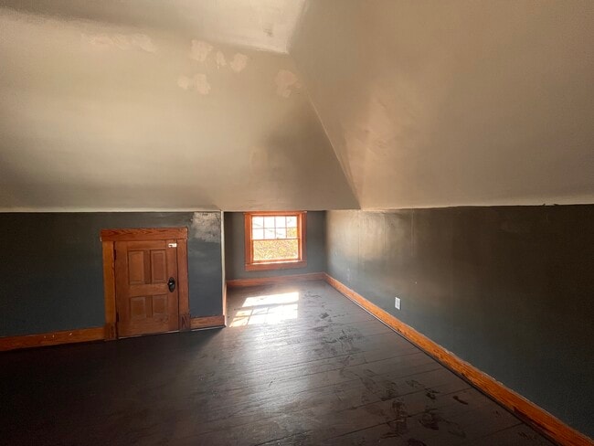 Building Photo - 512 E Sherman Ave