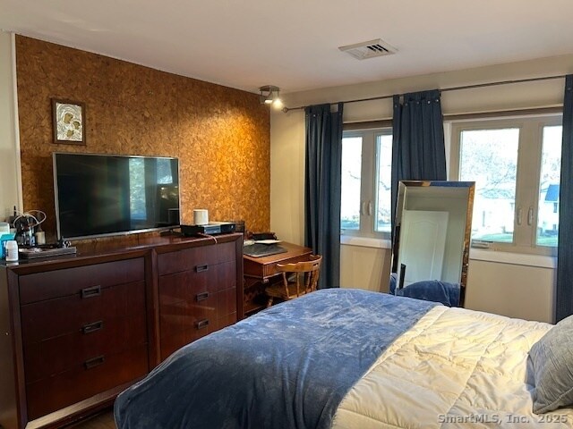 Building Photo - 24 Colonial Dr