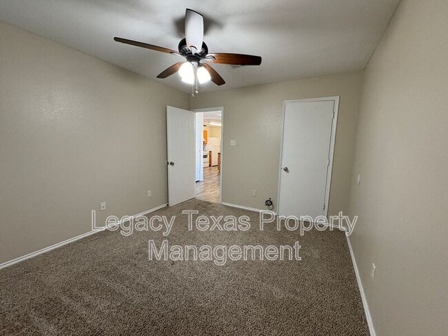 Building Photo - 641 Woodard Ave