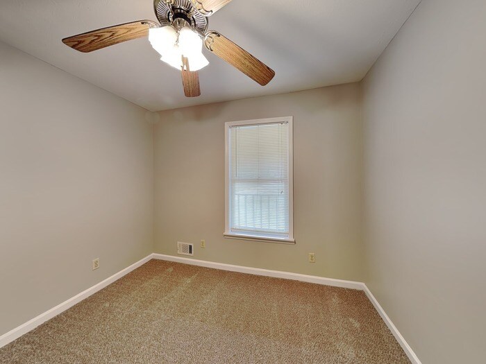 Building Photo - 308 Rebecca Ct