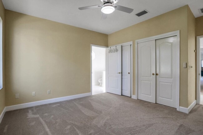 Building Photo - 3/2.5 in Pelican Bay