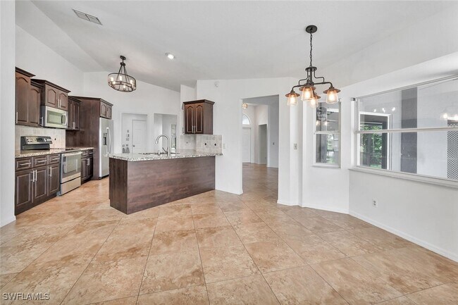 Building Photo - 1094 Grove Dr