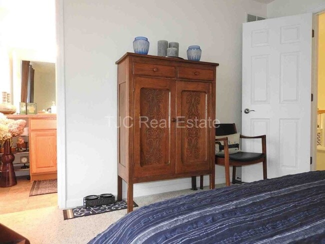 Building Photo - 8410 E 29th Ave