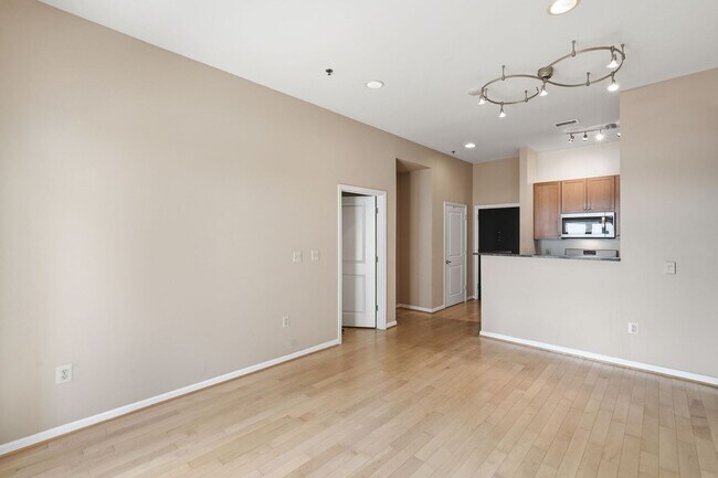 Building Photo - Experience elevated city living in this beautifully maintained residence ideally situated in the ...