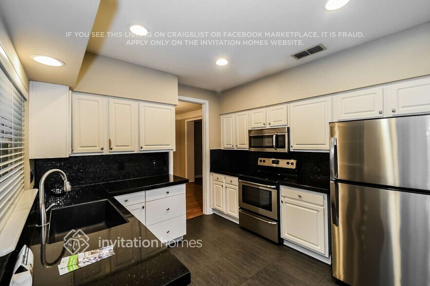 Building Photo - 8568 Glenbury Ct N
