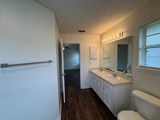 Building Photo - Move In Special 1/2 Off 1st Months Rent! 4...