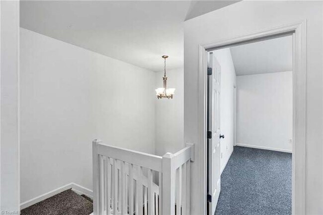 Building Photo - Townhouse / Stoney Creek