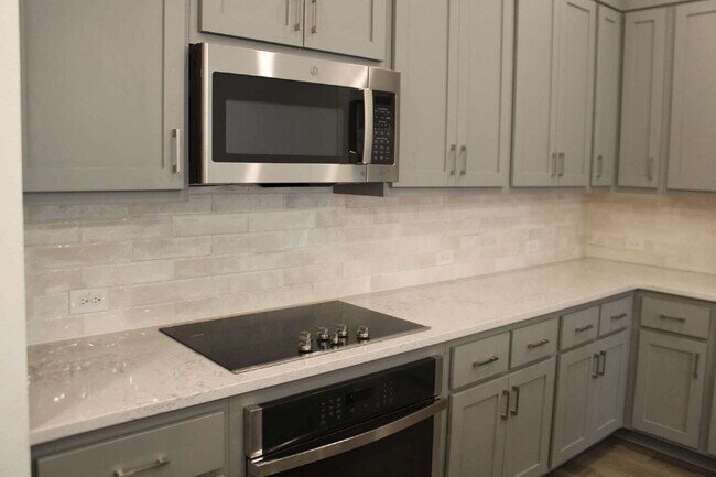 Building Photo - 628 Blue Rdg Dr