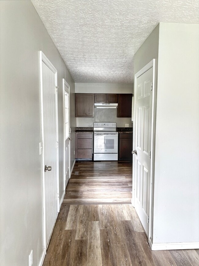 Building Photo - 5760 Ponderosa Dr