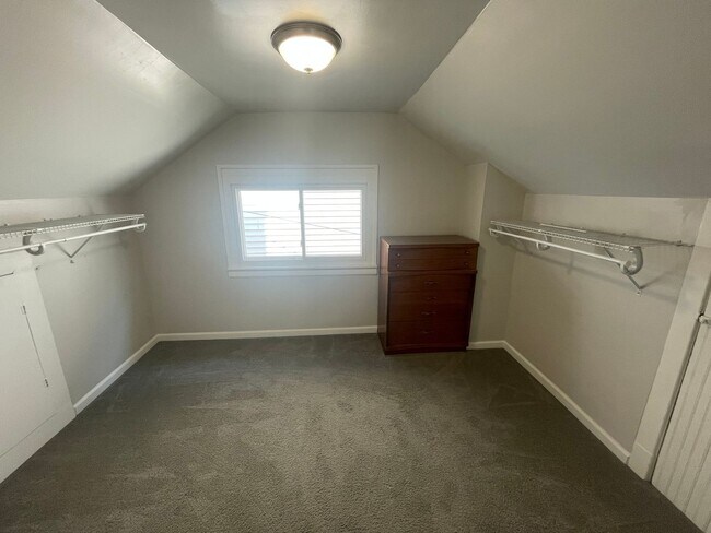 Building Photo - Spacious 3 Bedroom Home with Full finished Basement and Detached Garage!