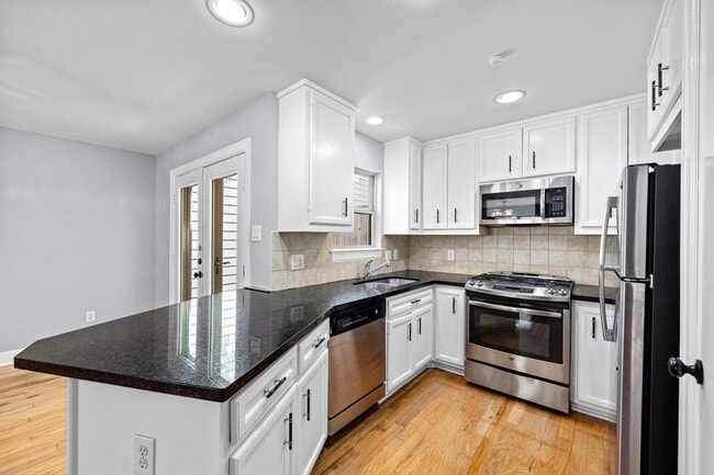 Building Photo - 5951 S Loop E