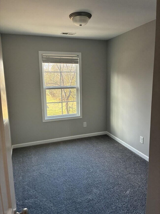 Building Photo - 767 Monroe St