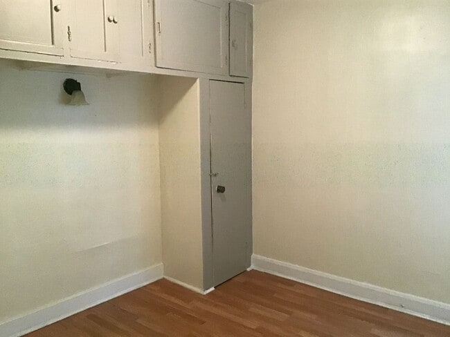 Building Photo - 3 Bedroom Single Family Home