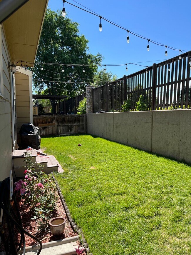 Building Photo - 3 bed 2.5 bath house beside Bear Creek Par...