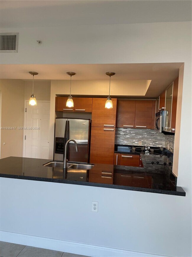 Building Photo - 2030 Douglas Rd