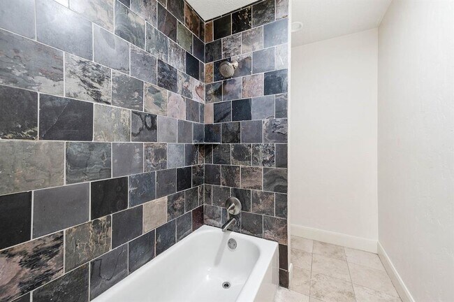 Building Photo - 18909 Walden Forest Dr