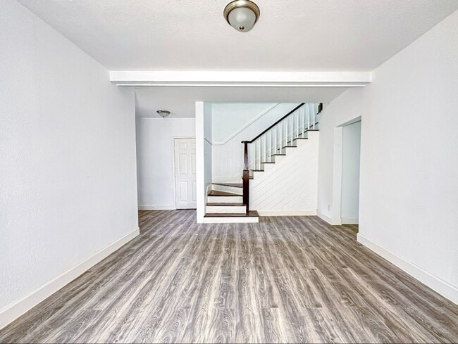 Building Photo - 2555 Pierce St