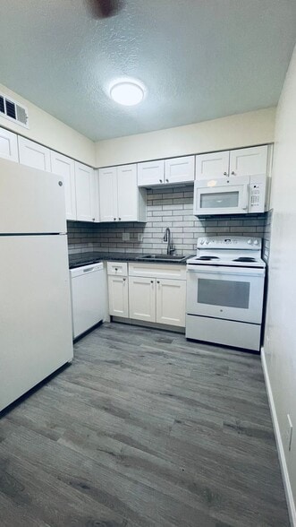 Interior Photo - CRESTWOOD APARTMENTS