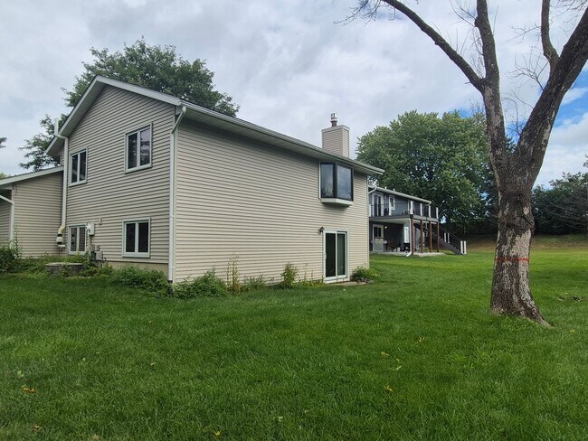 Building Photo - 9225 Garrison Way