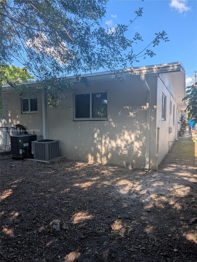 Building Photo - 1908 NW 17th St