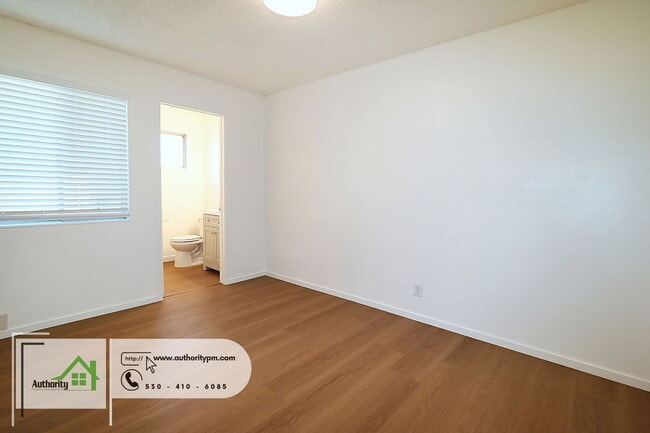 Building Photo - 2042 Neptune Terrace