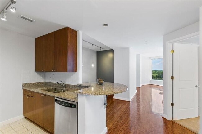 Building Photo - 3338 Peachtree Rd