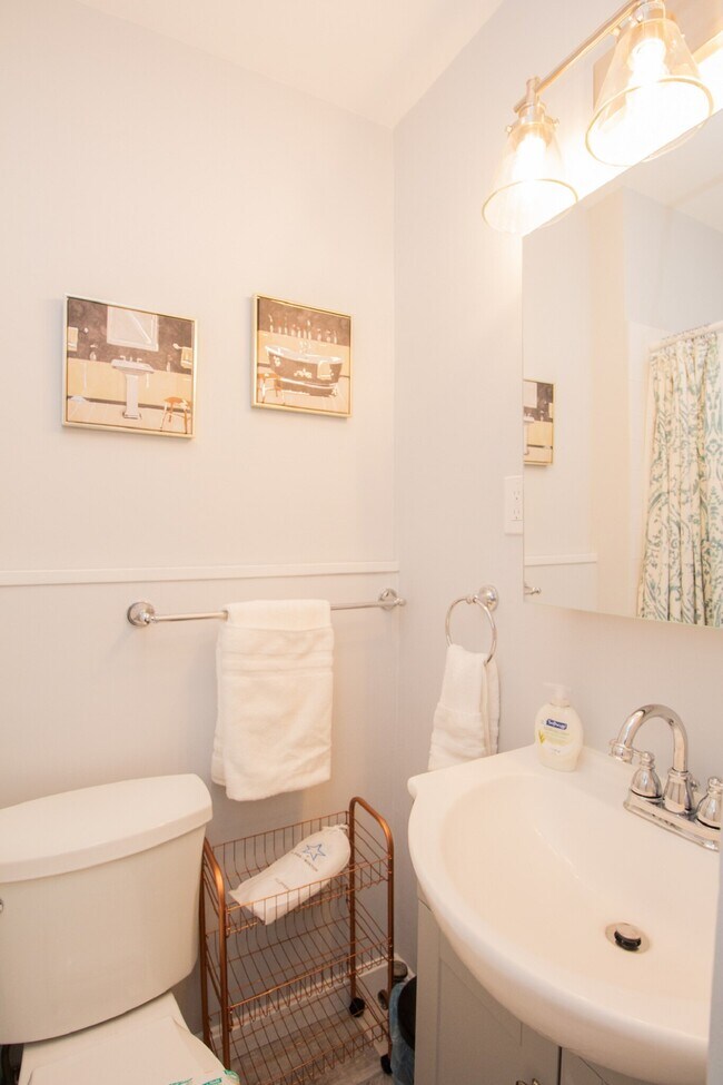 Building Photo - 636 Washington St