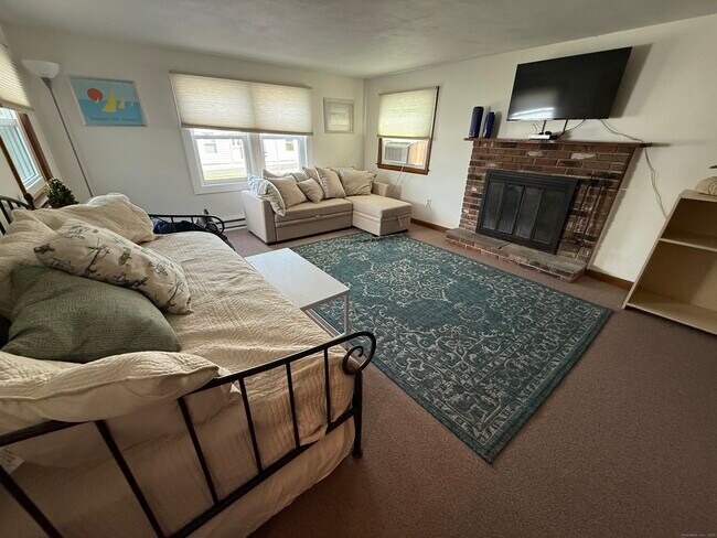 Building Photo - 2 Reed Ave