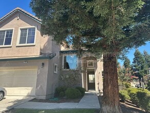 Building Photo - 28 Foxglove Ct