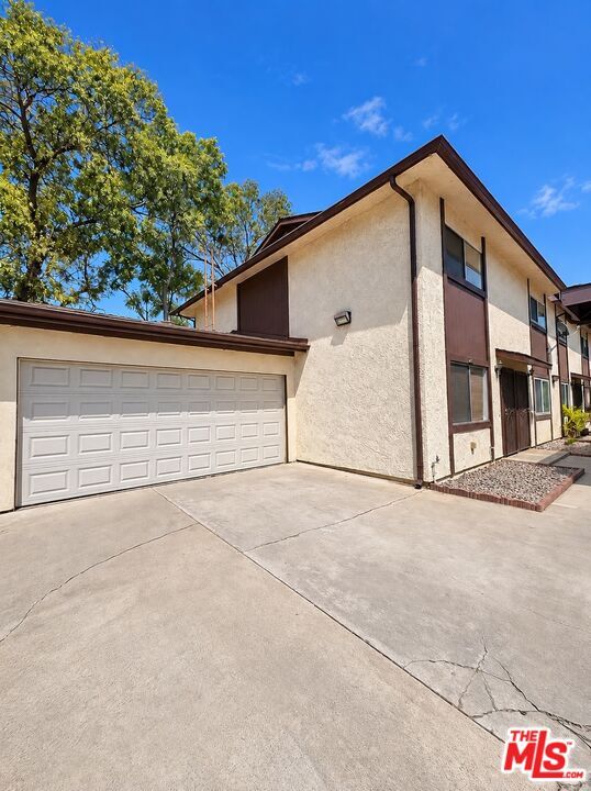 Building Photo - 11735 Valley View Ave