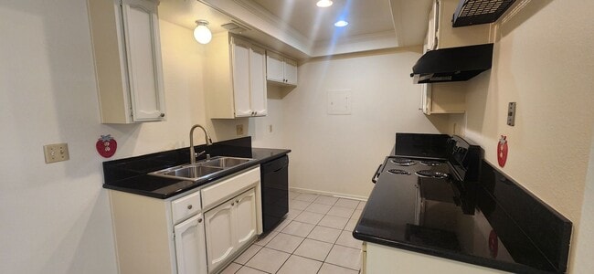 Building Photo - 8468001/37T