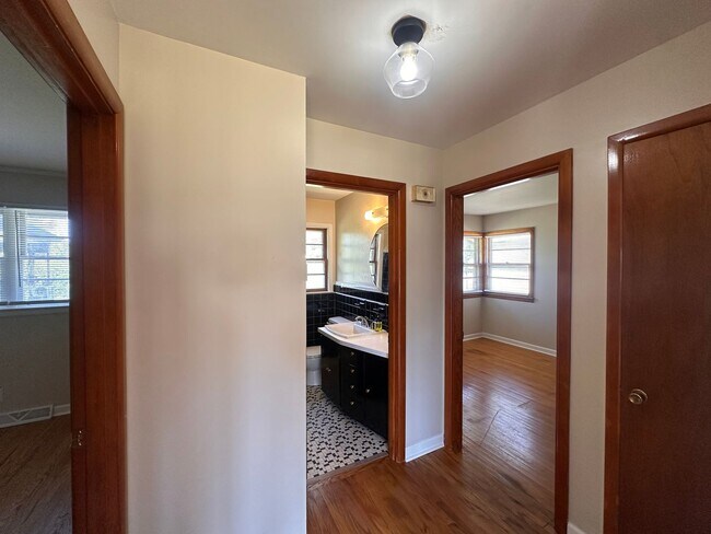 Building Photo - 4806 Imperial Terrace