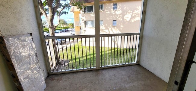 Building Photo - 300 Village Green Cir S