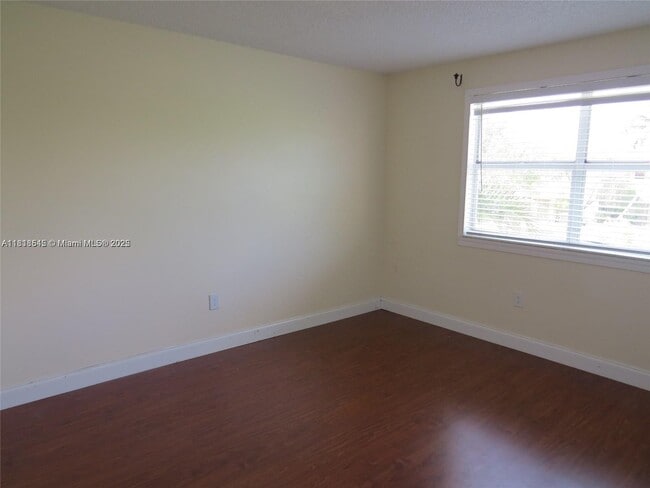 Building Photo - 216 Lakeside Cir