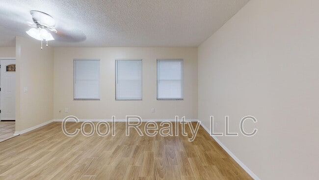 Building Photo - 680 Roger Sherman St